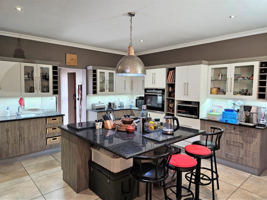 4 Bedroom Property for Sale in Melodie North West